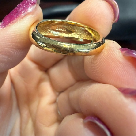 Avon “Luxurious Sparkle Ring”Goldtone Textured Ring size 9 NIB vintage 1996 - Picture 5 of 9